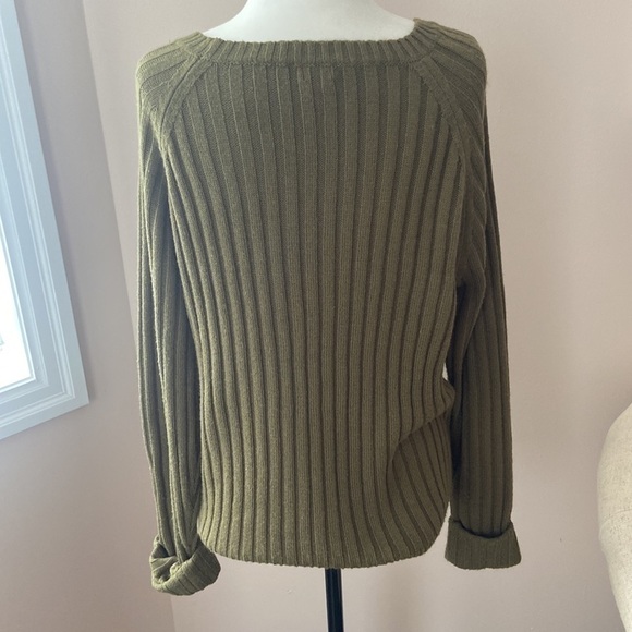 GUESS I Oversized Green Sweater. - Picture 6 of 10